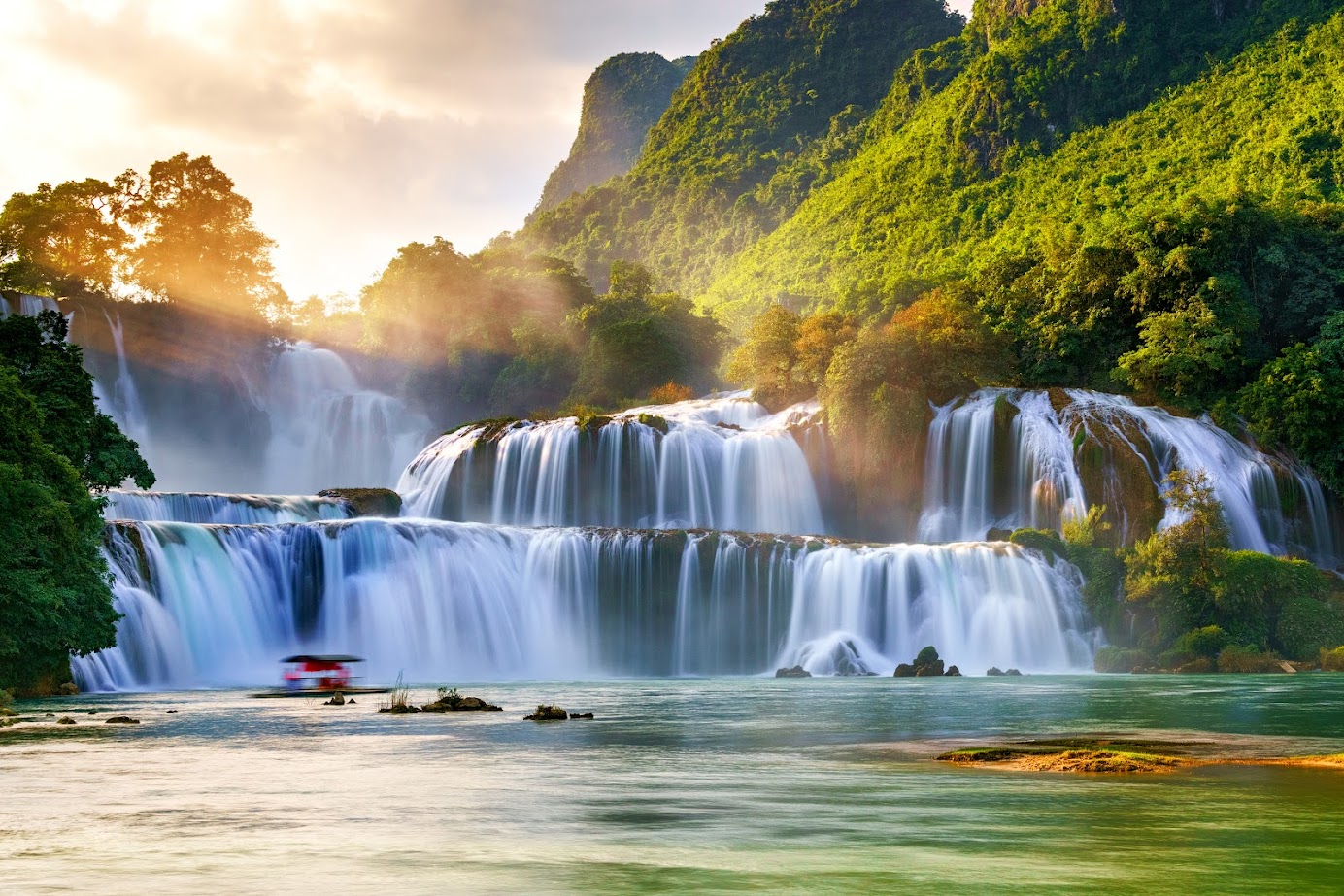 HÀ GIANG – LŨNG CÚ – SÔNG NHO QUẾ – THÁC BẢN GIỐC- ĐỘNG NGƯỜM NGAO – PÁC PÓ – HỒ BA BỂ