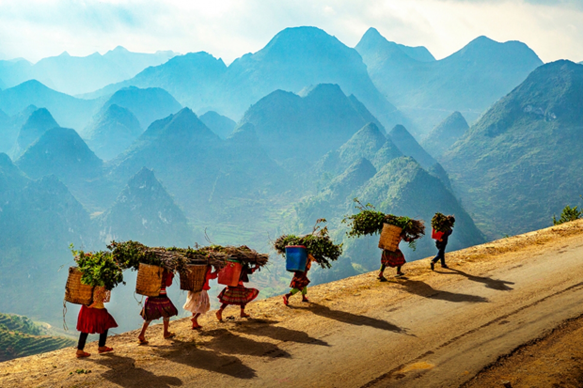 HÀ GIANG – CAO NGUYÊN ĐÁ ĐỒNG VĂN ĐÈO MÃ PÌ PÈNG – CỘT CỜ LŨNG CÚ – BẢN LÔ LÔ CHẢI