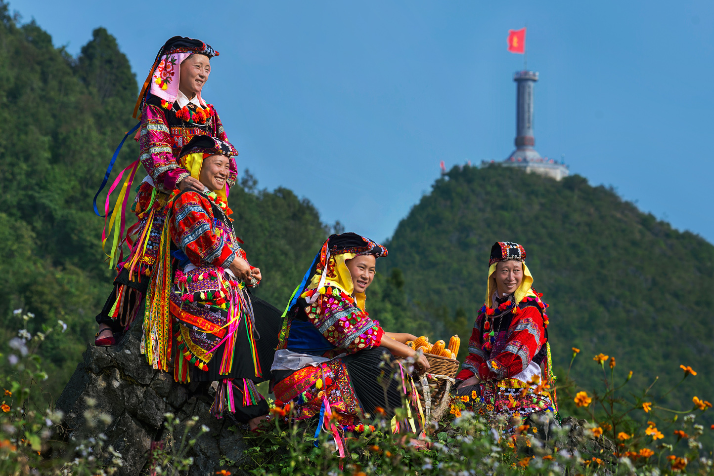 HÀ GIANG – CAO NGUYÊN ĐÁ ĐỒNG VĂN ĐÈO MÃ PÌ PÈNG – CỘT CỜ LŨNG CÚ – BẢN LÔ LÔ CHẢI